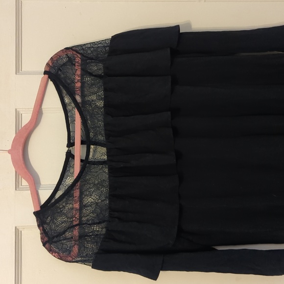 Lace and Ruffle Long sleeve - Picture 2 of 5